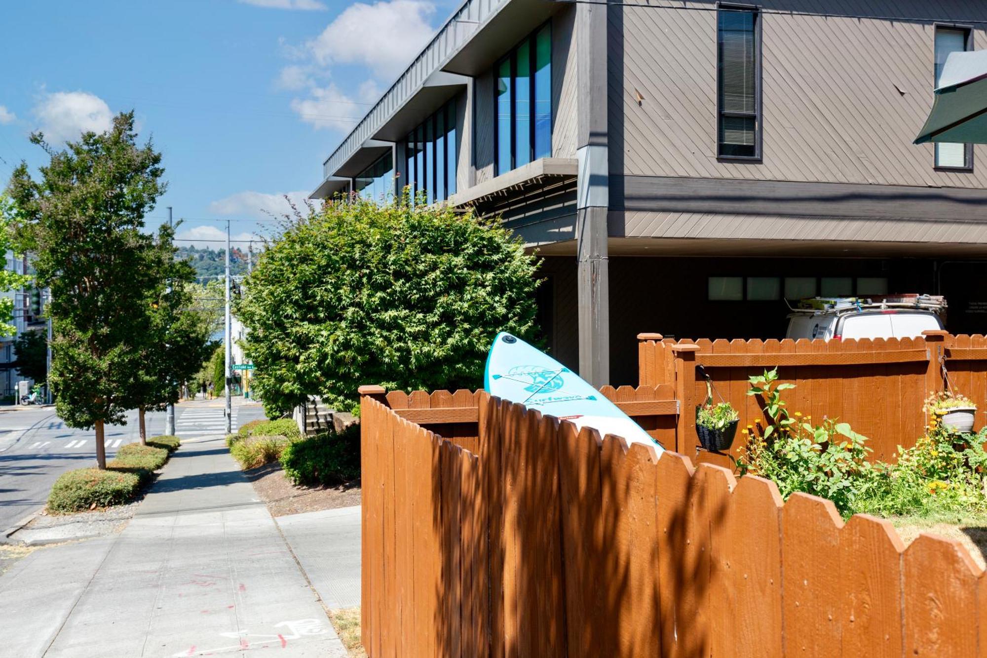 Vintage 3 Bedroom Home In Prime Eastlake Seattle With Private Parking Exterior foto